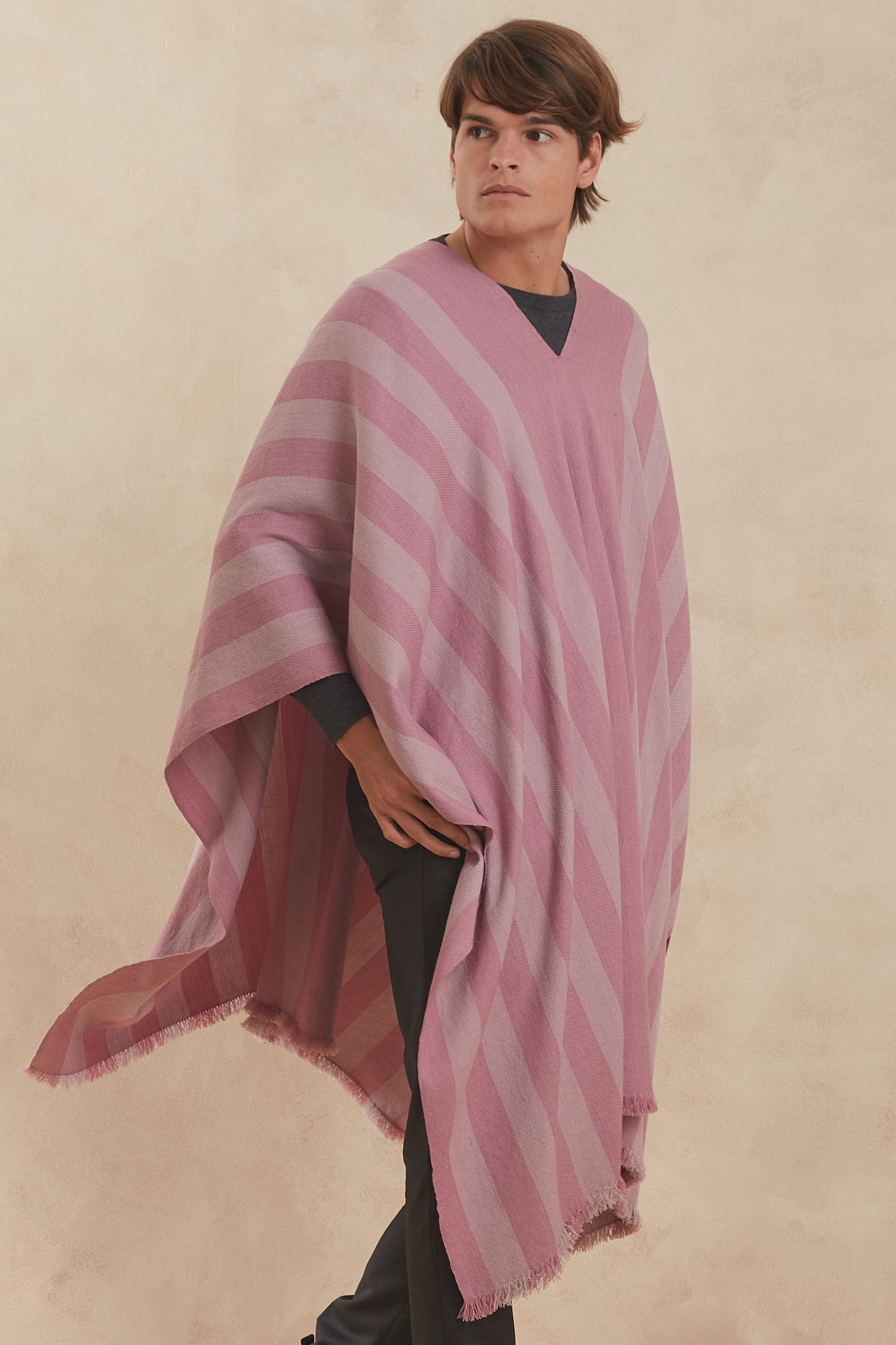 PONCHO LLOMEN