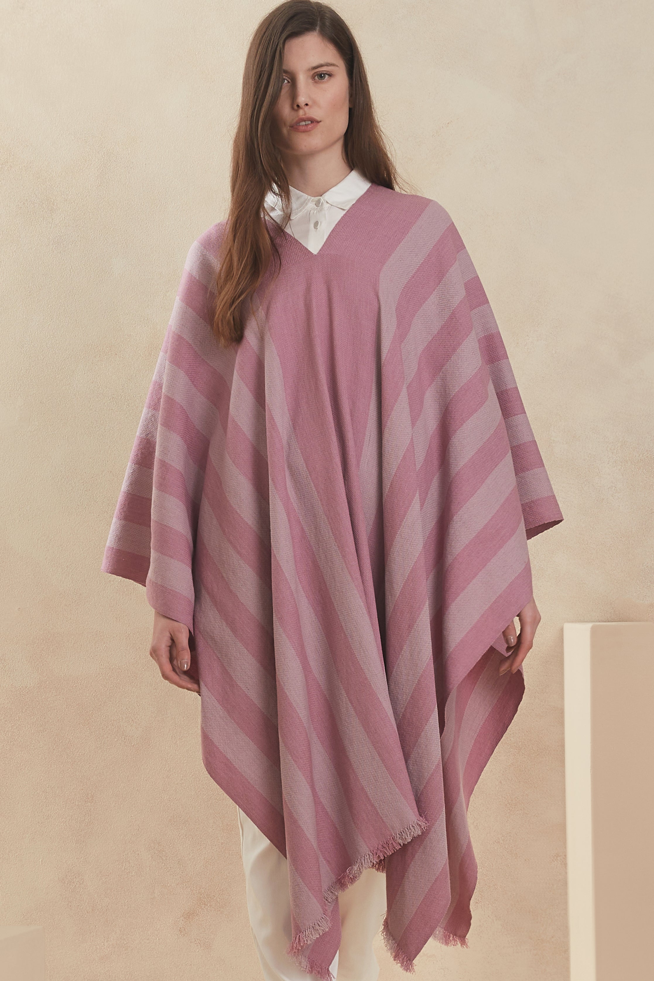 PONCHO LLOMEN